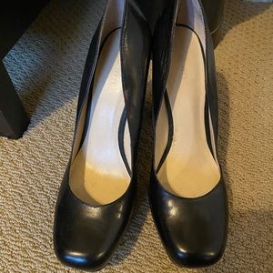 Nine West 11M high heels worn once no scuffs or scratches.